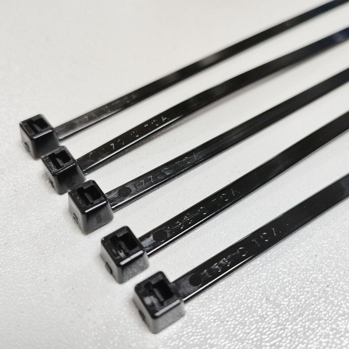 HellermannTyton T50R PA66HS Cable Ties 200mm x 4.6mm - Black Heat-Resistant Zip Ties (100 Pack)